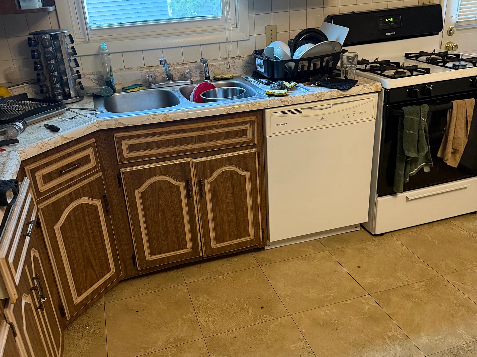 8 bed, 2900 sqft, $4,200 — Photo 3
