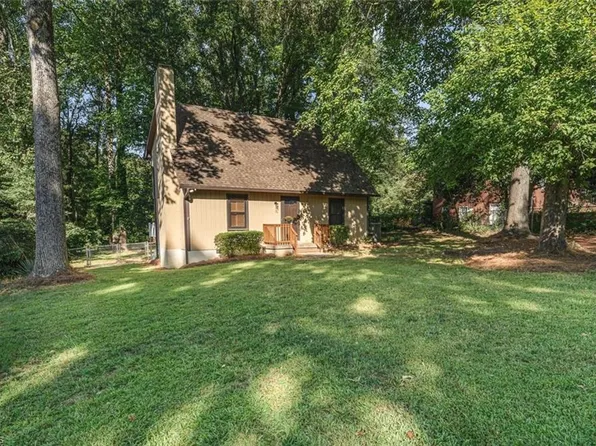 33 Carter Cir, Winston Salem, NC 27106