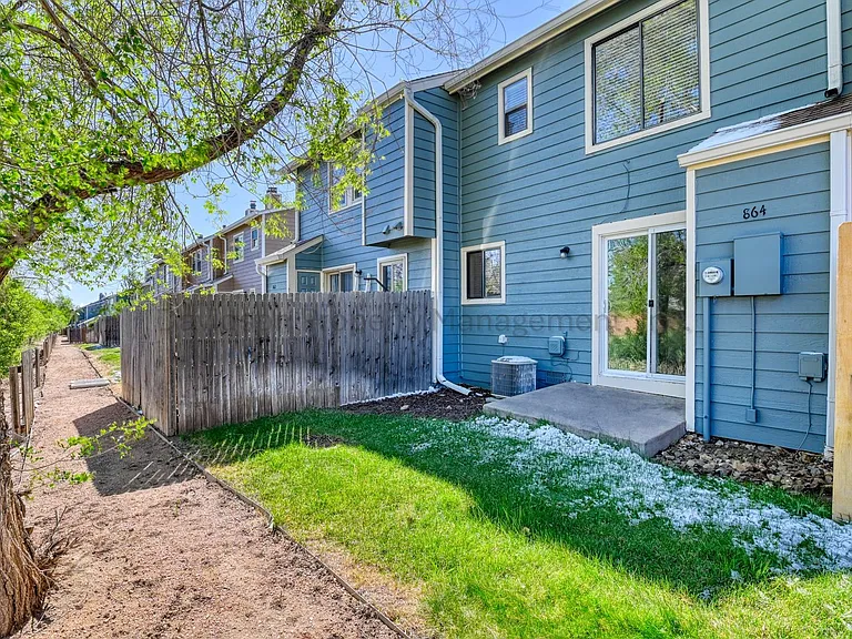 864 London Green Way — Photo 12