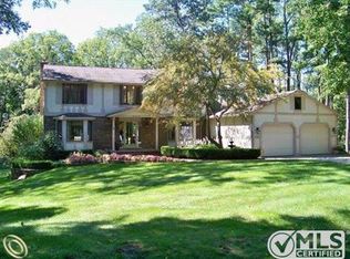3423 Briar Hill Rd, Hartland, MI 48353