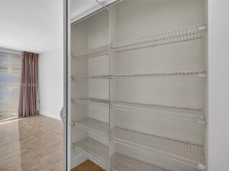 600 NE 36th St #1220 — Photo 30