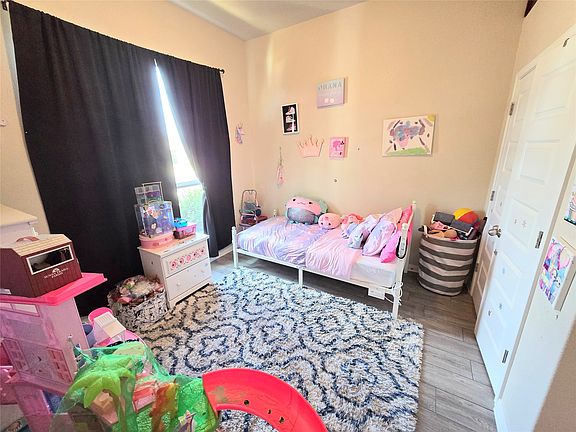 5th image of 315 Boxer St