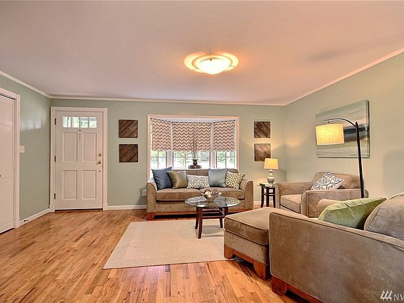5th image of 912 168th Ave NE