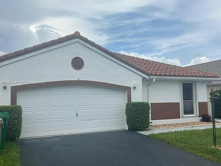 5901 Chester Ln — Photo 1