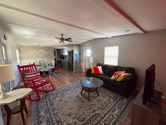 2nd image of 206 Cetra St