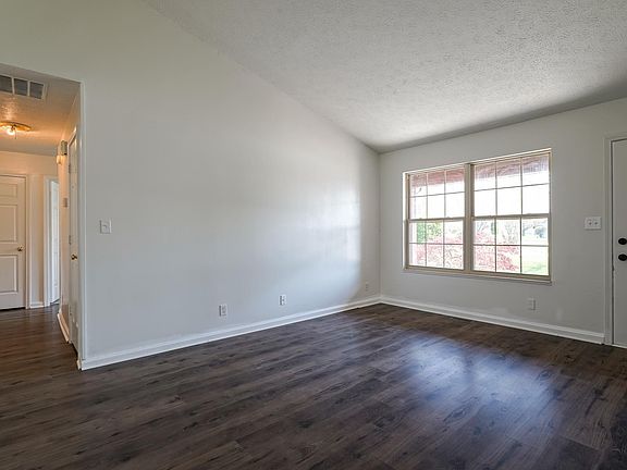 4th image of 4320 Roundtable Ct