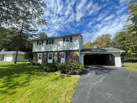 5th image of 42 Chateau Dr