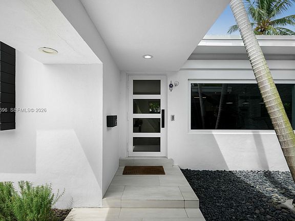 5th image of 1865 Daytonia Rd