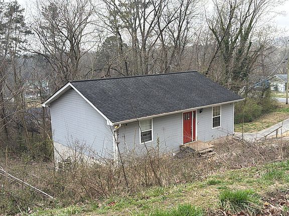 3rd image of 402 Fleetwood Dr