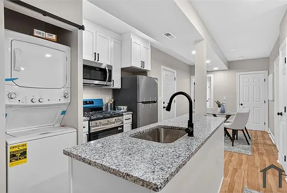 212 36th St NE #3 — Photo 9