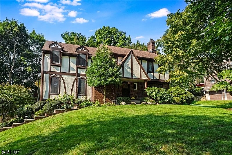 1st image of 9 Canterbury Way