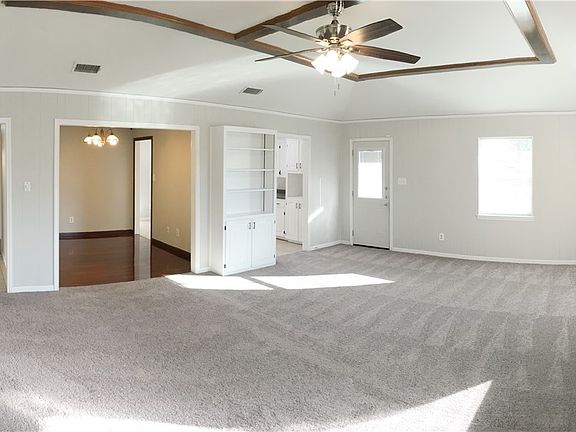 4th image of 2308 Phyllis Dr