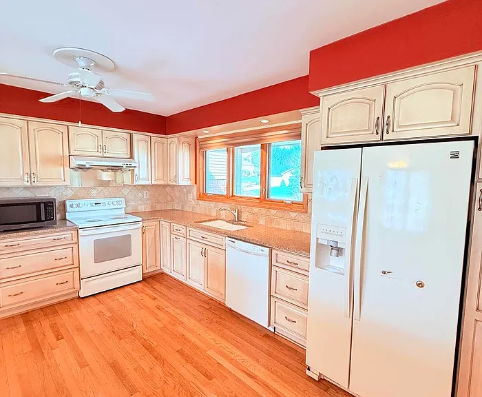 42021 Banbury Ct — Photo 5