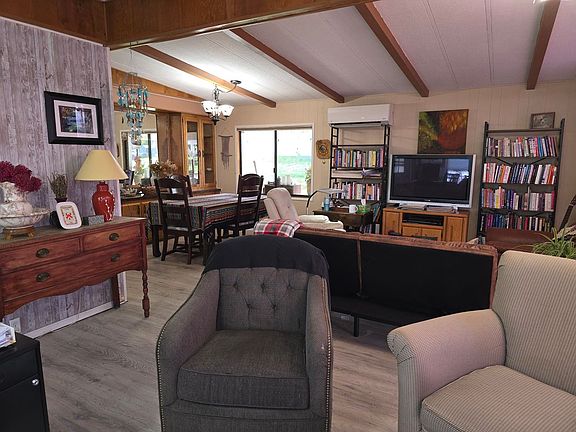 4th image of 110 Spruce Dr