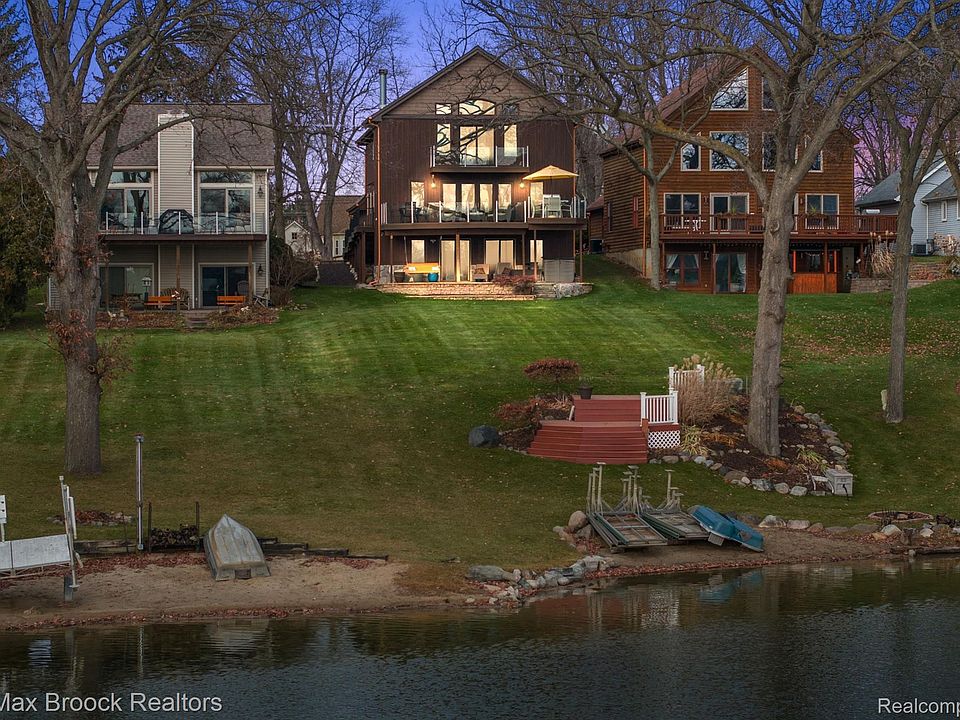 1st image of 3265 McCormick Dr