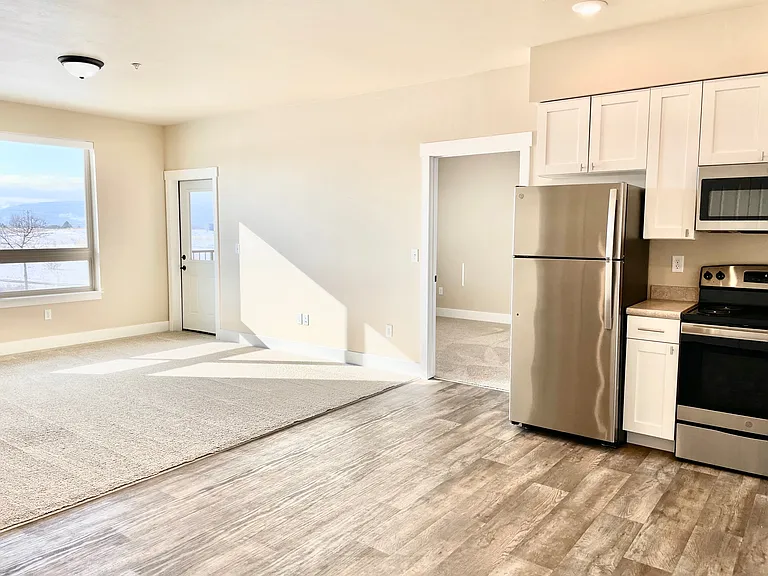 915/6SQFT Units Living room/ Kitchen