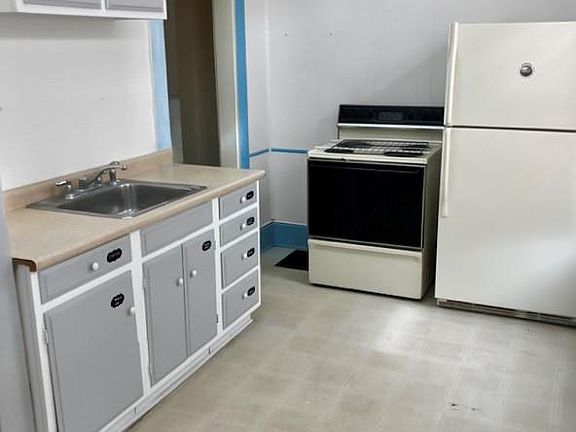 3rd image of 126 S 8th St #126