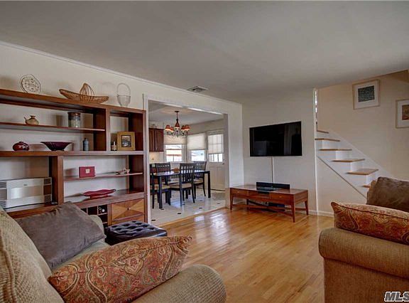 5th image of 534 N Hawthorne St