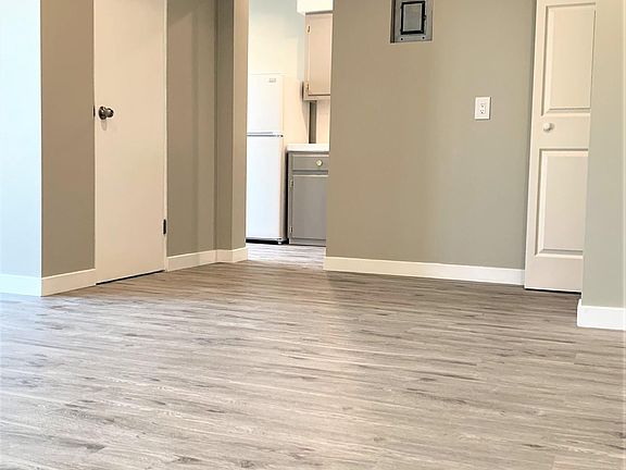 4th image of 6768 Lexington Ave #11
