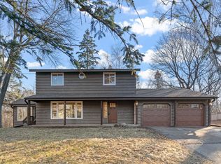 15719 Tonkawood Dr, Minnetonka, MN 55345