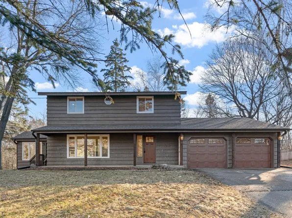 15719 Tonkawood Dr, Minnetonka, MN 55345