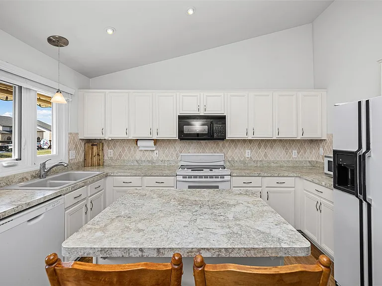 35263 Kings Forest Blvd — Photo 19