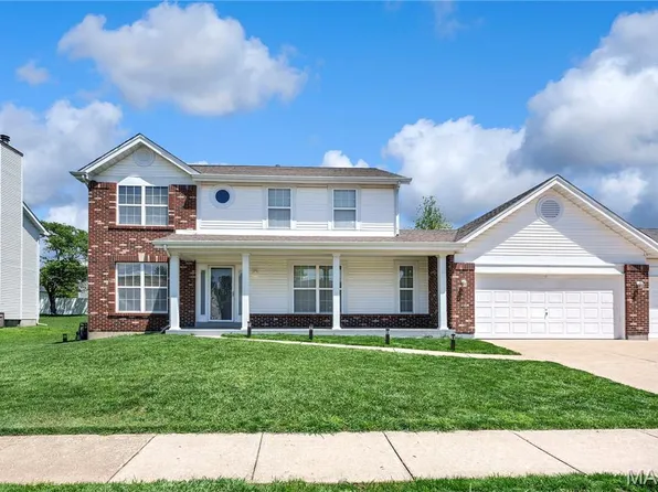 1860 Chateau Du Mont Dr, Florissant, MO 63031