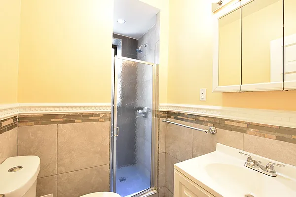 Rented by Clove Realty LLC | media 6