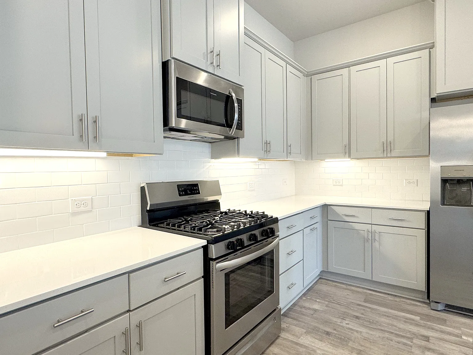 3 bed, 1853 sqft, $3,049 — Photo 2