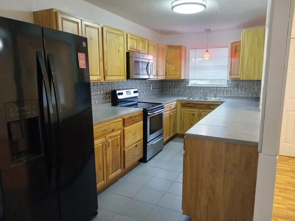 6 Hillcrest Drive — Photo 2