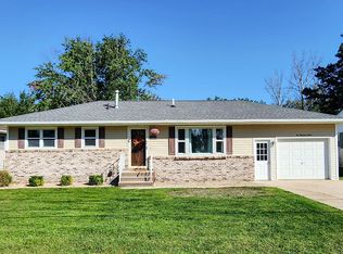 612 E Prospect St, Manchester, IA 52057