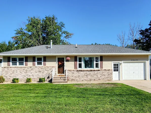 612 E Prospect St, Manchester, IA 52057