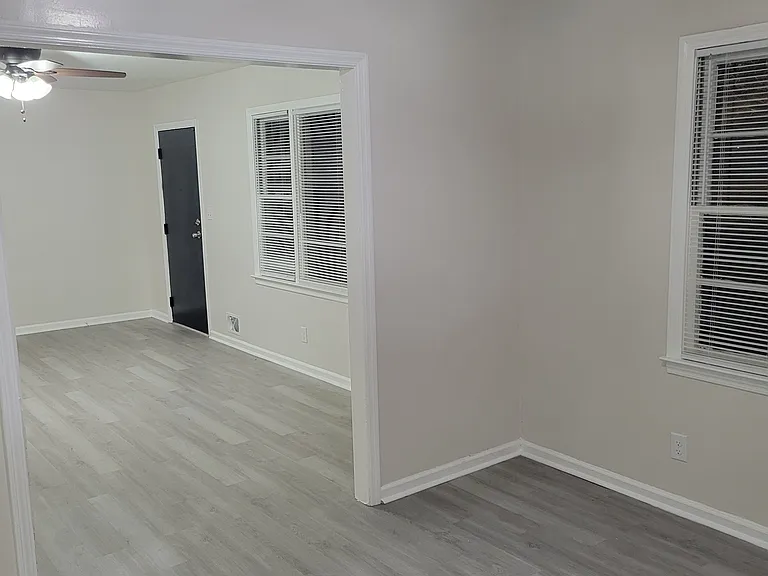 833 Elizabeth St — Photo 13