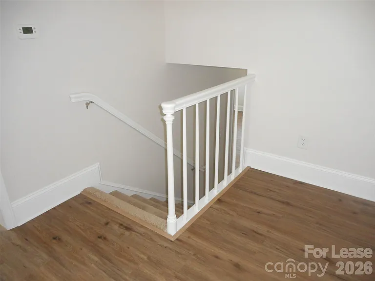 7556 Thorncliff Dr — Photo 14