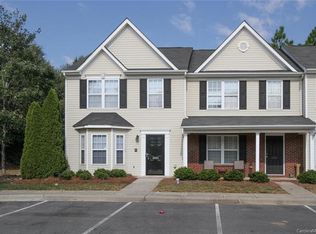 3264 Barons Court Rd, Charlotte, NC 28213