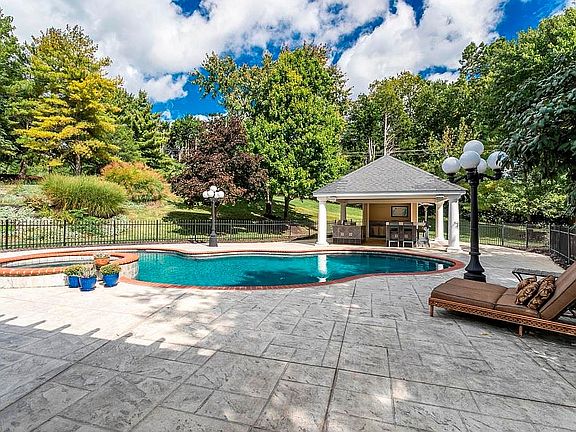 3rd image of 12511 Town And Country Estates Ln