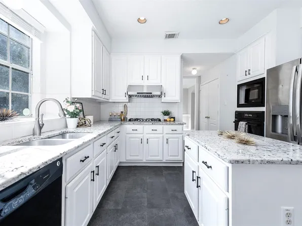 627 Winston Lane, Sugar Land, TX 77479