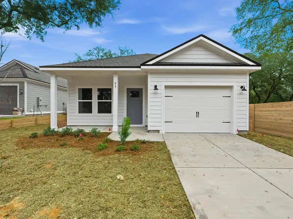 95 Live Oak St, Freeport, FL 32439