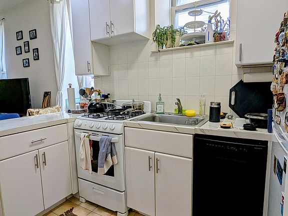5th image of 60 W 75th St APT 3G
