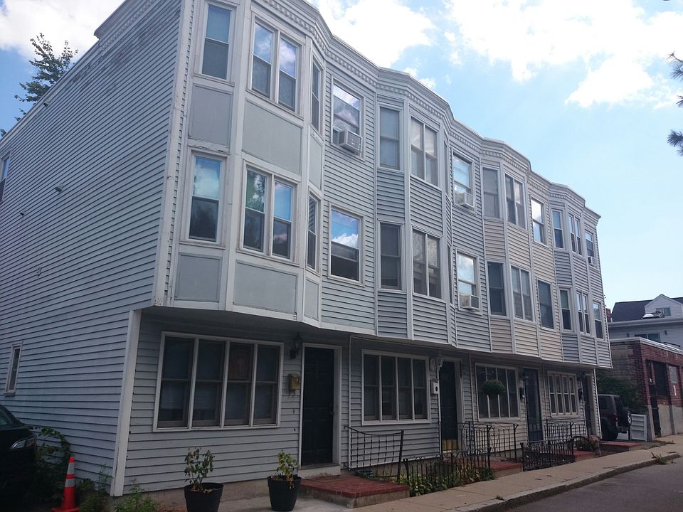 2nd image of 202 Bowen St