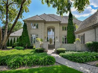 38W601 Clubhouse Dr, St Charles, IL 60175