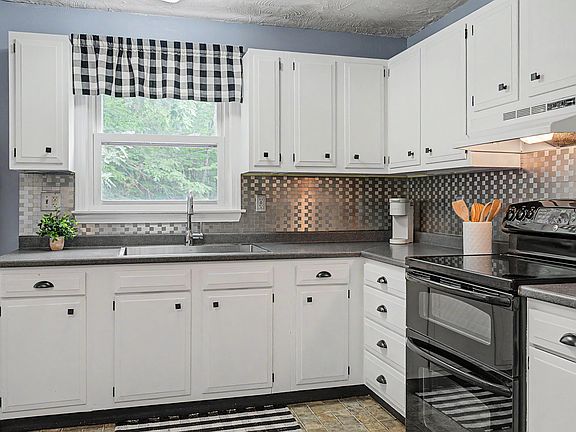 3rd image of 257 Knights Hill Road
