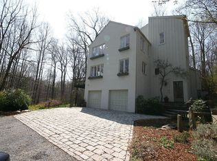 9713 Fringe Tree Rd, Great Falls, VA 22066