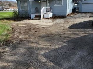 1714 Green Valley Rd, Saint Joseph, MO 64505