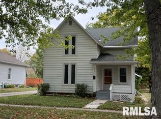 421 S McArthur St, Macomb, IL 61455