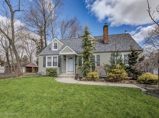 37 Ravine Dr, Matawan, NJ 07747