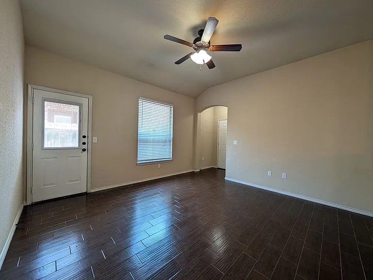 660 Creekside Cir — Photo 7