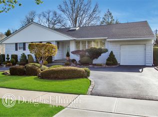 15 Ann Dr, Syosset, NY 11791