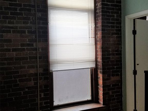 2nd image of 260 Washington St APT 2