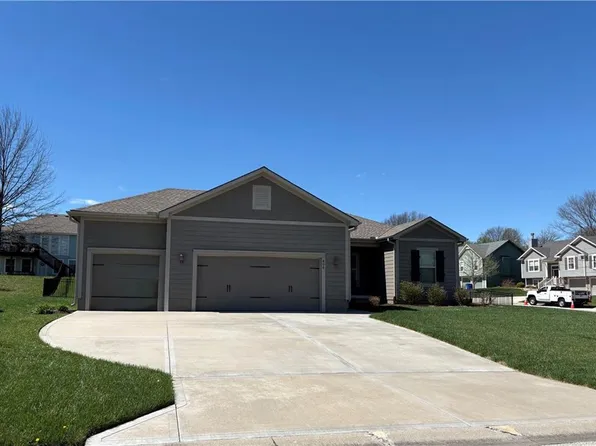 806 NW Par Dr, Grain Valley, MO 64029